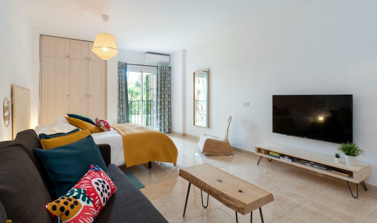 Minerva Suites By Kaarina Benalmádena Exteriör bild